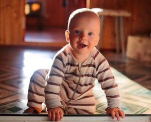 bebe sonriendo