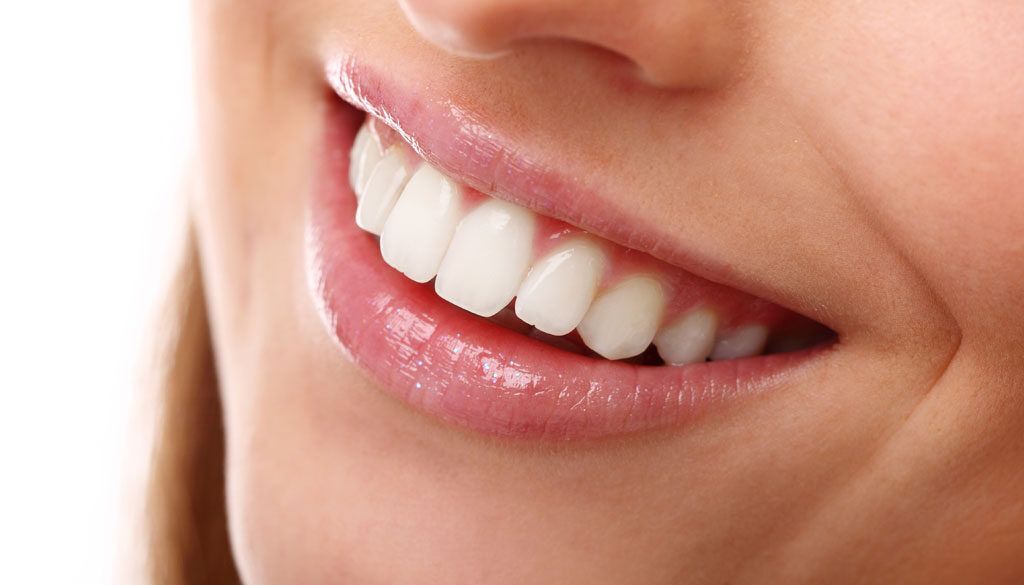 Cómo potenciar tu sonrisa en Clínica Dental Gran Vía: tratamientos de estética dental y sus beneficios